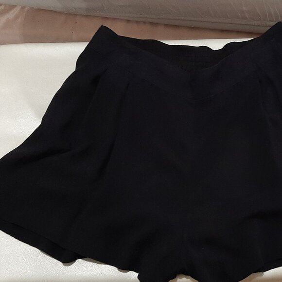 Black lightweight, pull on flowing dress shorts, Vicose Rayon, Juniors XL, EUC - Picture 1 of 5